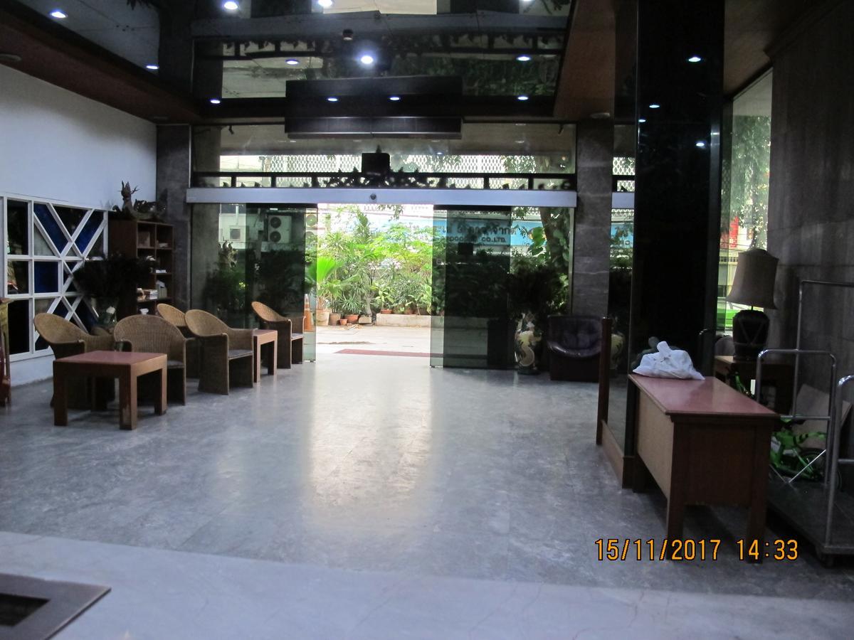 Tongpoon Hotel Banguecoque Exterior foto
